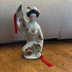 Elegant Porcelain Geisha Figurine with Floral Accents